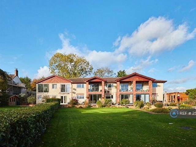 2 Bedroom Penthouse To Rent In Fairways Court, Hinckley, LE10