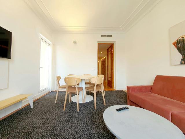 2 Bedroom Penthouse with Terrace in Centro, Madrid Amsterdam Apartments for Rent