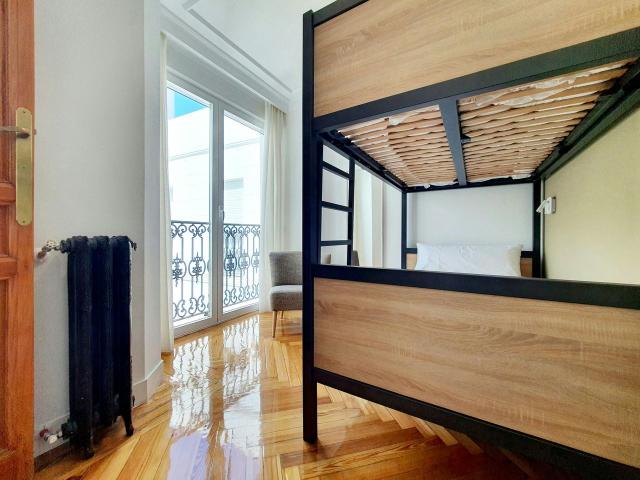 2 Bedroom Penthouse with Terrace in Centro, Madrid Amsterdam Apartments for Rent