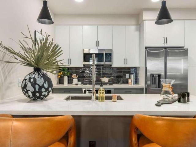 2 bedroom, Phoenix AZ 85014 LS104818145
