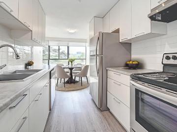 Kitchener, Ontario - Swimming pool, Air conditioning