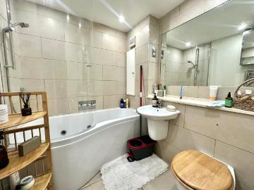 2 bedroom Property