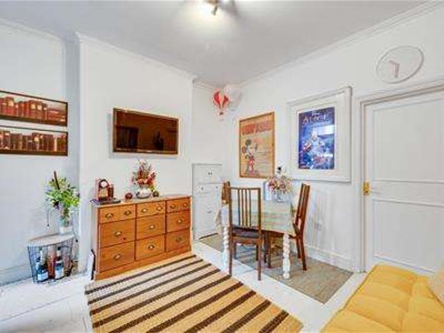 2 Bedroom Maisonette Flat