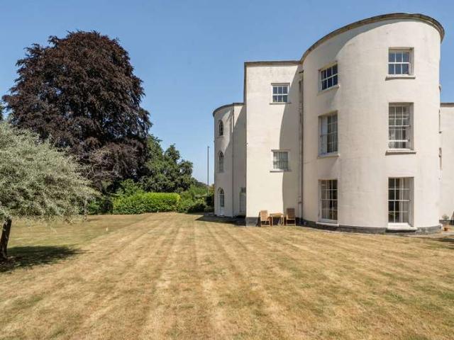 2 Bedroom Flat