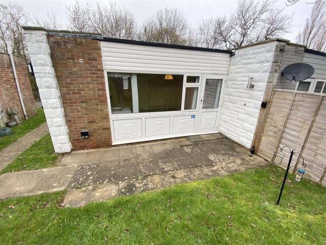 2 Bedroom Property For Rent Cockleton Lane, Cowes
