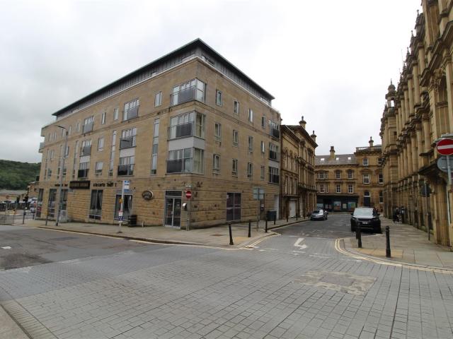 2 Bedroom Property For Rent Calder Court Town Centre, Halifax