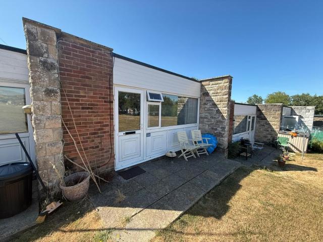 2 Bedroom Property For Rent Gurnard Pines, Cockleton Lane, Cowes