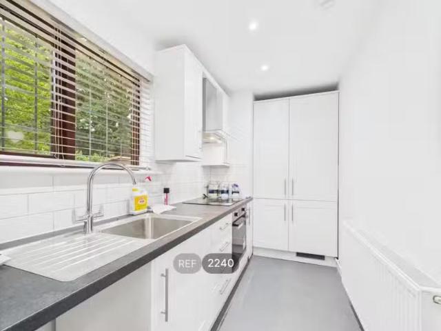 2 bedroom property for rent in 15, Holliwell Close, Colchester.