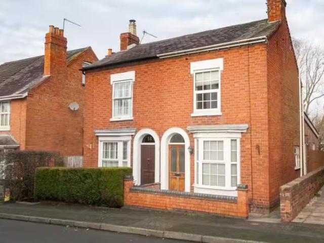 2 bedroom property for rent in Chapel Street, Astwood Bank, Re.