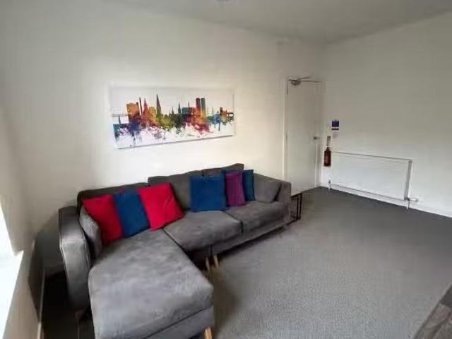 2 bedroom property for rent in Abbotsford Street, West End, Du.