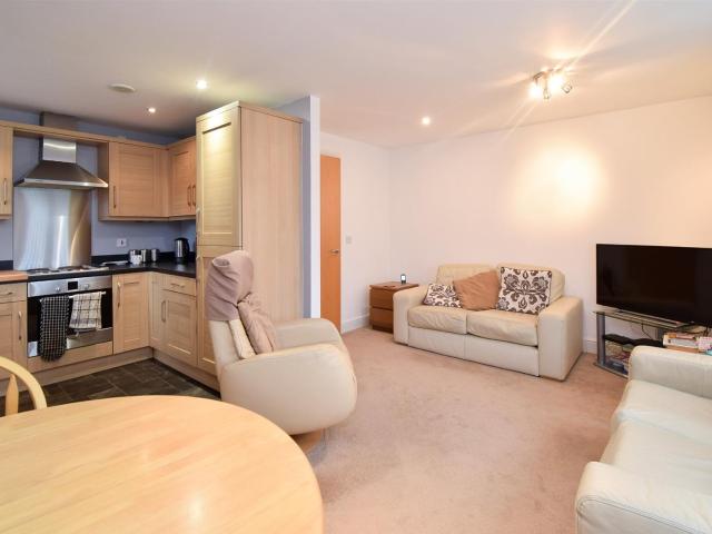 2 Bedroom Property For Rent Royal Troon Drive, Wakefield
