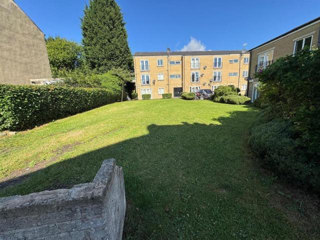 2 Bedroom Property For Rent Regency gardens, Halifax