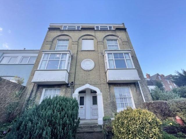 2 Bedroom Property For Rent Terminus Road, Cowes