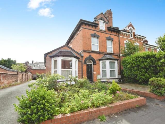 2 bedroom maisonette for sale