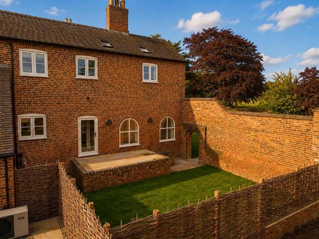 2 bedroom property for sale