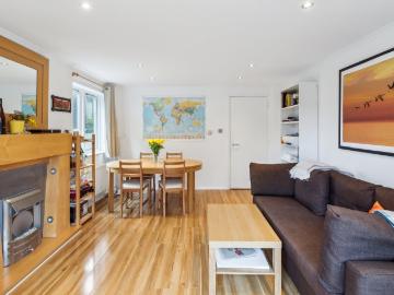 2 bedroom property in Court Gardens, London, N7 £3,000 pcm | Chestertons