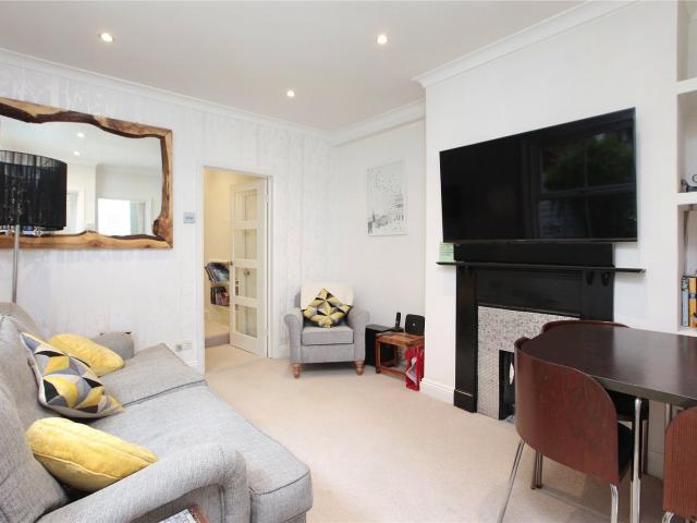 2 bedroom property in Cathles Road, Clapham South, London, SW12 £2,650 pcm | Chestertons