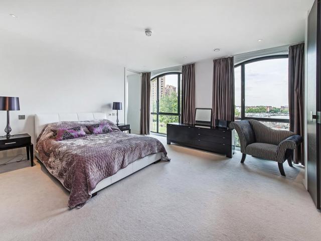 2 bedroom property in Chelsea Wharf, 15 Lots Road, London, SW10 £7,366 pcm | Chestertons