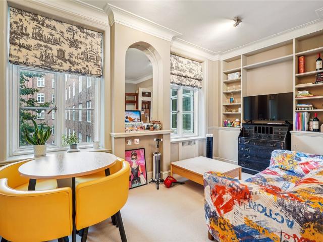 2 bedroom property in Chesterfield House, Chesterfield Gardens, Mayfair, London, W1J £4,766 pcm | Chestertons