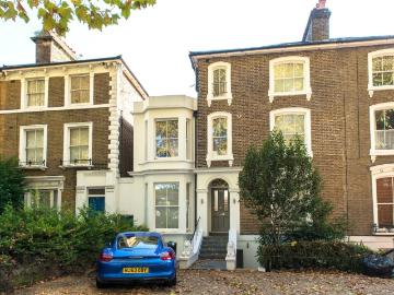 2 bedroom property in Chiswick High Road, Chiswick, London, W4 £2,950 pcm | Chestertons