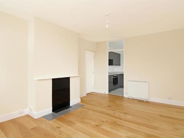 2 bedroom property in Classinghall House, Kersfield Road, Putney, London, SW15 £2,000 pcm | Chestertons