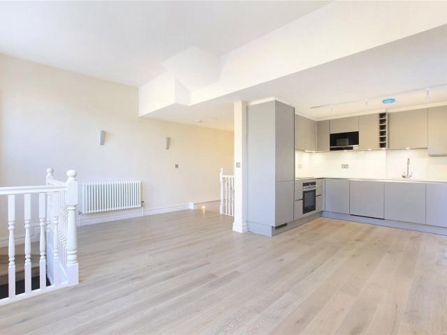 2 bedroom property in Clapham Common North Side, Battersea, London, SW4 £3,250 pcm | Chestertons