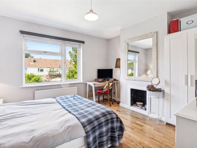 2 bedroom property in Clarendon Crescent, Twickenham, TW2 £1,900 pcm | Chestertons