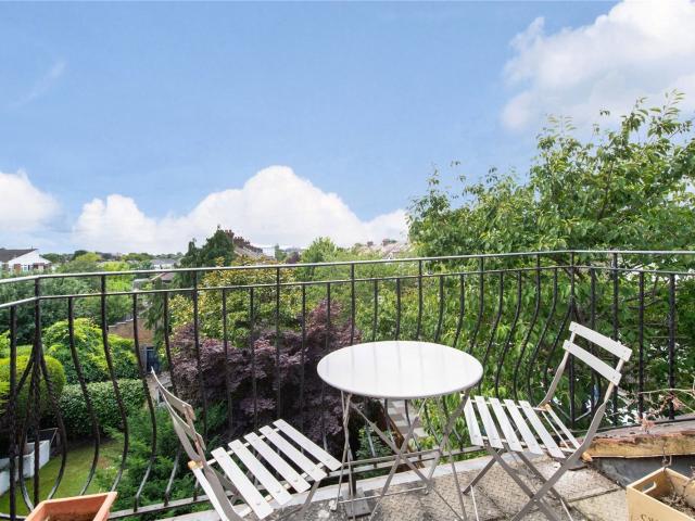 2 bedroom property in Clifford Avenue, East Sheen, London, SW14 £2,200 pcm | Chestertons