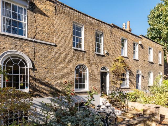 2 bedroom property in Alwyne Villas, Canonbury, London, N1 £4,500 pcm | Chestertons