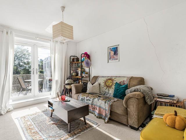 2 bedroom property in Alexandra Grove, London, N4 £2,500 pcm | Chestertons