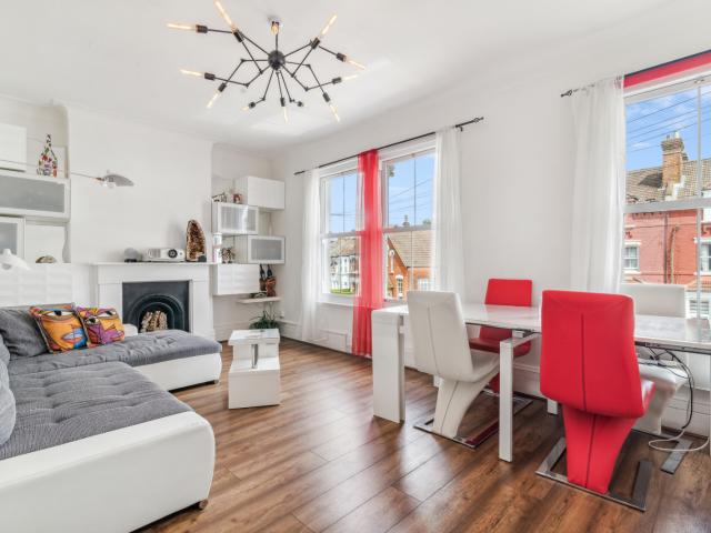2 bedroom property in Alexandra Road, London, N8 £2,400 pcm | Chestertons
