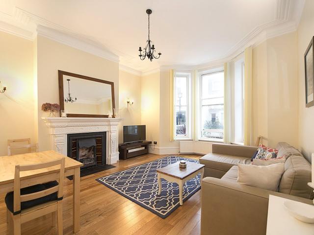 2 bedroom property in Belgrave Mansions, Belgrave Gardens, London, NW8 £2,750 pcm | Chestertons