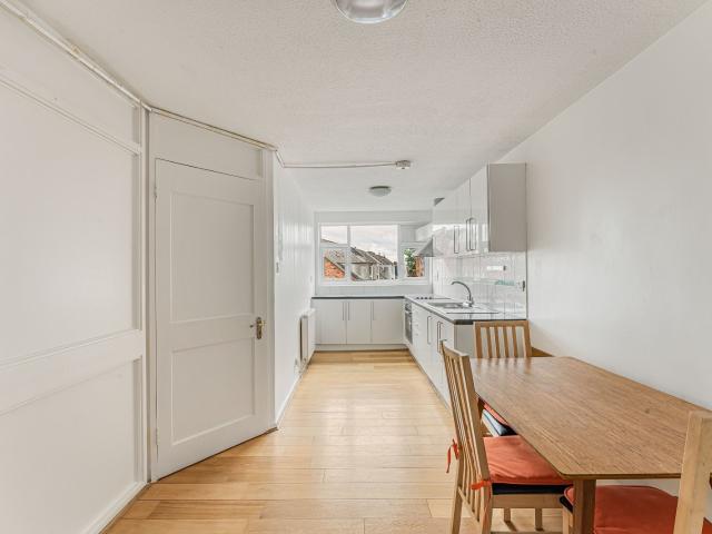2 bedroom property in Bingfield Street, N1 £3,250 pcm | Chestertons