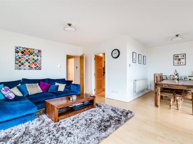 2 bedroom property in Brasenose Drive, Barnes, London, SW13 £3,300 pcm | Chestertons