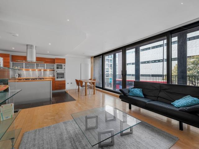 2 bedroom property in Goswell Road, Islington, London, EC1V £4,000 pcm | Chestertons