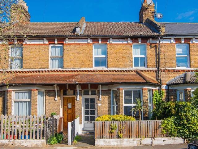 2 bedroom property in Glebe Street, Chiswick, London, UK, W4 £3,500 pcm | Chestertons