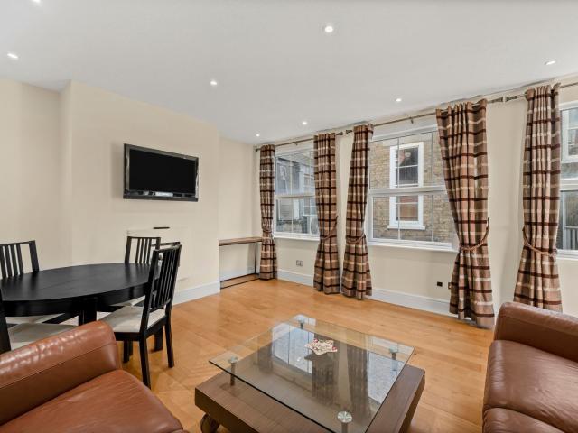 2 bedroom property in Great James Street, Bloomsbury, London, WC1N £3,575 pcm | Chestertons