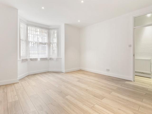 2 bedroom property in Grosvenor Avenue, Highbury, Islington, London, N5 £3,600 pcm | Chestertons