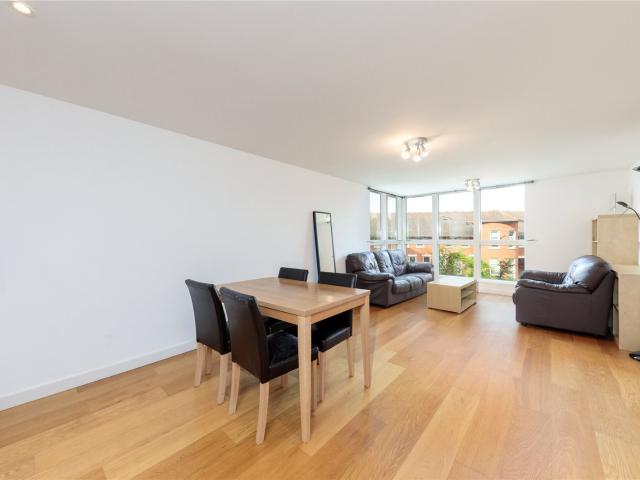 2 bedroom property in Dovecote House, Water Gardens Square, London, SE16 £2,500 pcm | Chestertons
