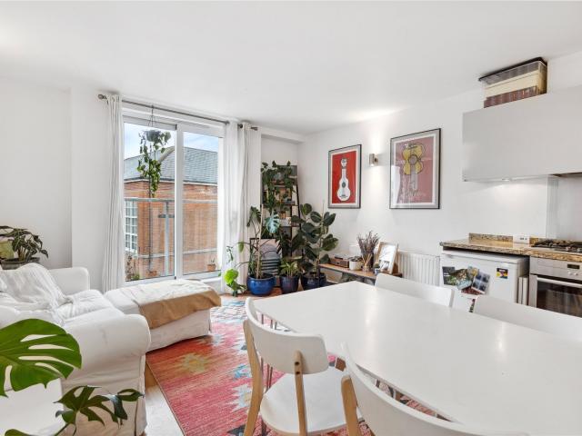 2 bedroom property in Enfield Road, De Beauvoir, London, N1 £3,250 pcm | Chestertons