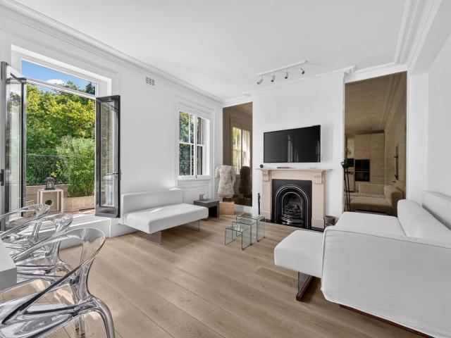 2 bedroom property in Ennismore Gardens, Knightsbridge, London, SW7 £4,983 pcm | Chestertons