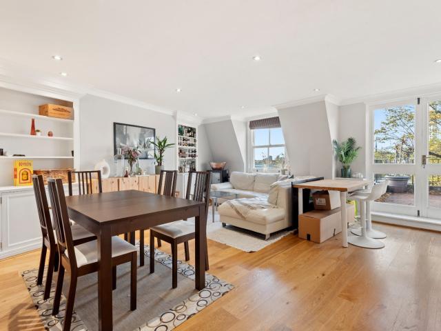 2 bedroom property in Eardley Crescent, Earls Court, London, SW5 £3,500 pcm | Chestertons