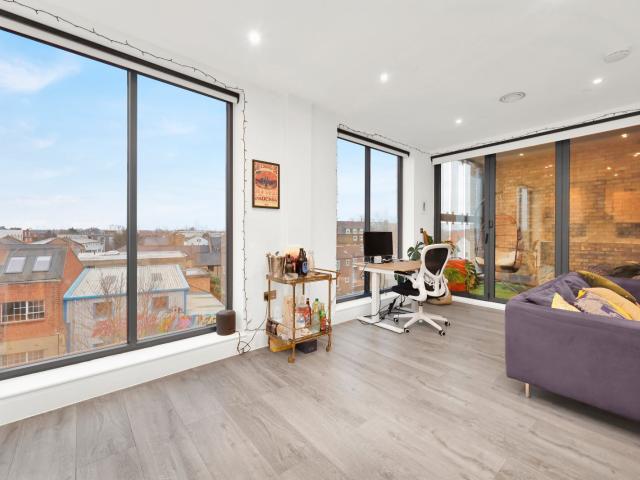 2 bedroom property in Fairbridge Road, London, N19 £2,850 pcm | Chestertons