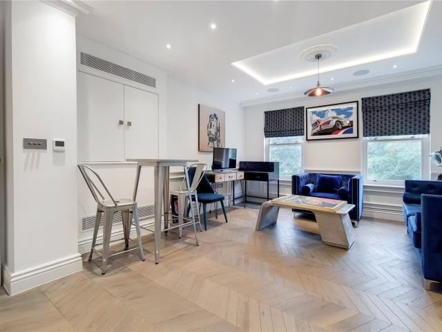 2 bedroom property in Fitzjohns Avenue, Hampstead, London, NW3 £3,750 pcm | Chestertons