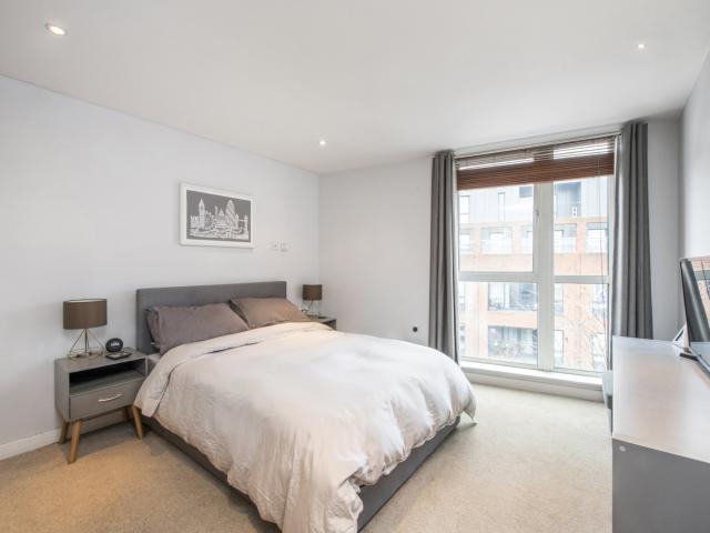 2 bedroom property in Kingston Upon Thames, Surrey, KT2 £2,250 pcm | Chestertons