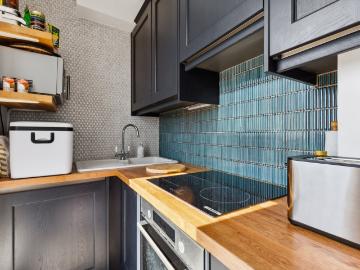 2 bedroom property in Kings Court, Hamlet Gardens, London, W6 £2,600 pcm | Chestertons