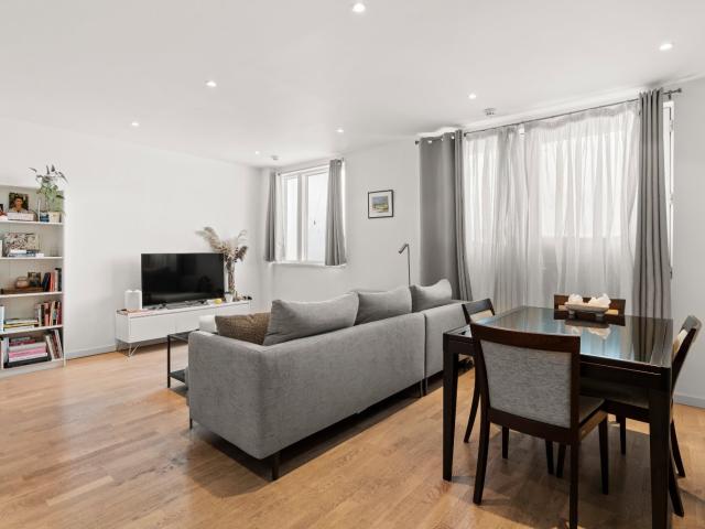 2 bedroom property in Holloway Road, London, N7 £3,000 pcm | Chestertons