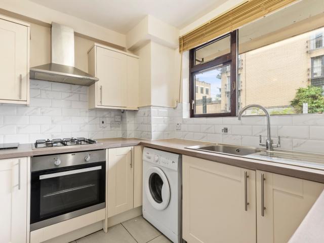 2 bedroom property in Horsfield House, Northampton Street, London, N1 £2,700 pcm | Chestertons