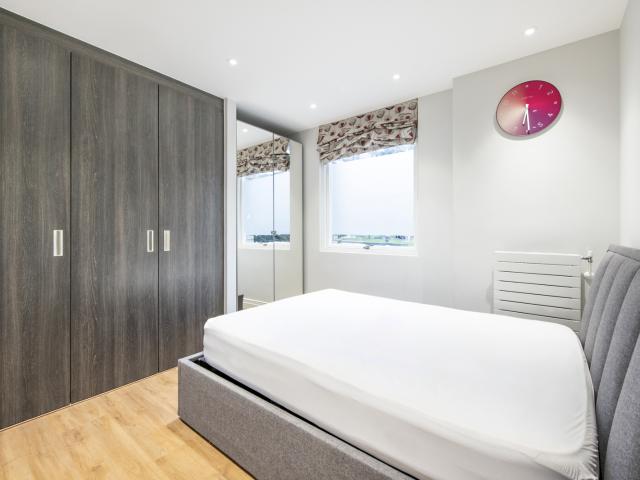 2 bedroom property in Hamond Court, Queenshurst Square, Kingston Upon Thames, Surrey, KT2 £2,800 pcm | Chestertons
