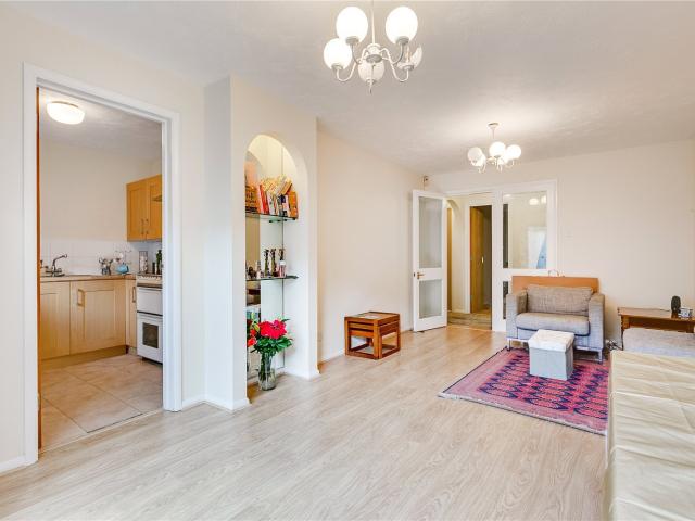 2 bedroom property in Heddington Grove, Islington, London, N7 £2,200 pcm | Chestertons